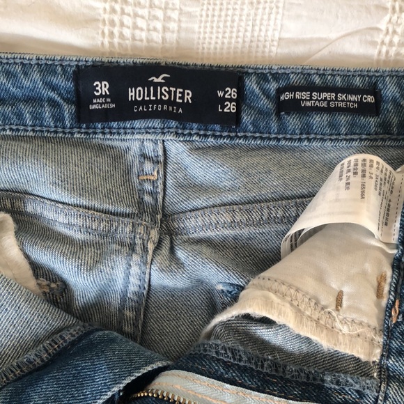 Hollister High Rise Distressed Denim Jeans - Picture 4 of 10